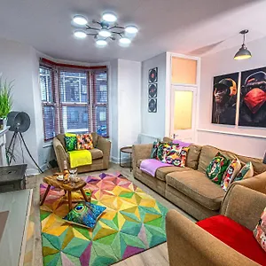 spacious-central-3-bedroom-town-house-with-patio.brighton-hotels-england.com/