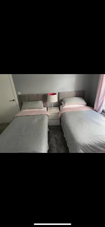 Perfect 4 Bedroom 2 Bathroom Home 爱丁堡
